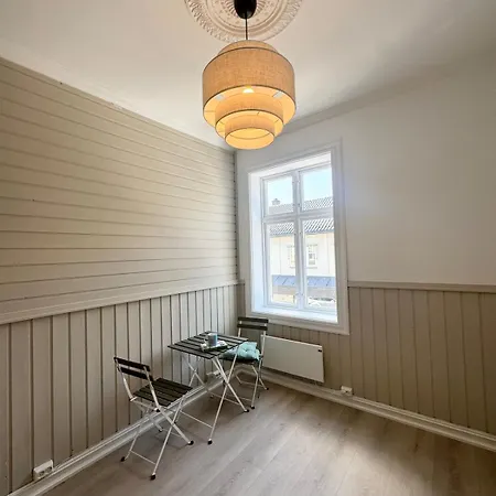 One In Center Apartment