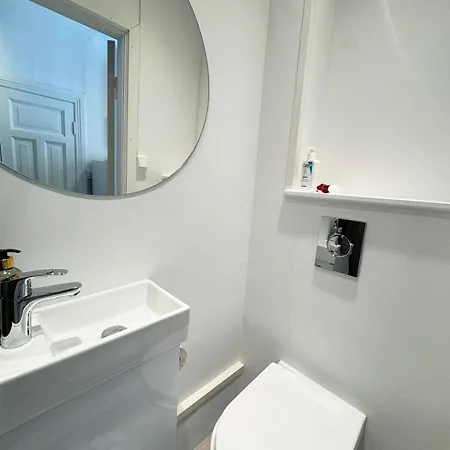 One In Center Apartment