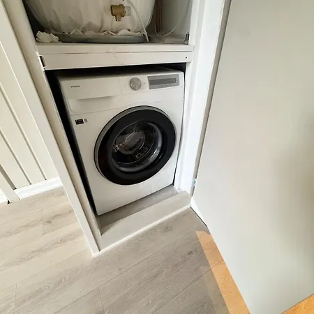 One In Center Apartment *